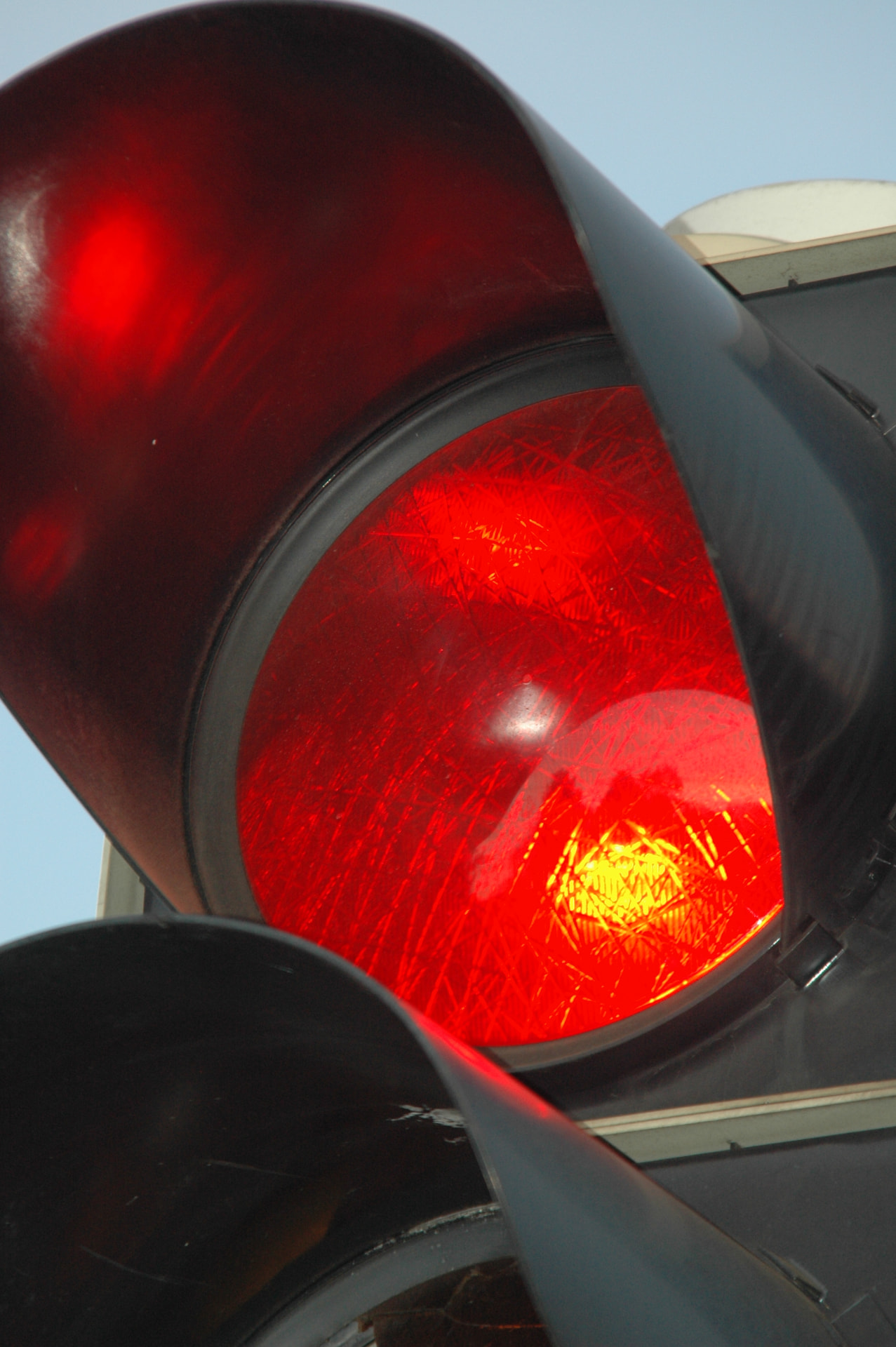 Rood verkeerslicht dat motorrijders niet detecteert